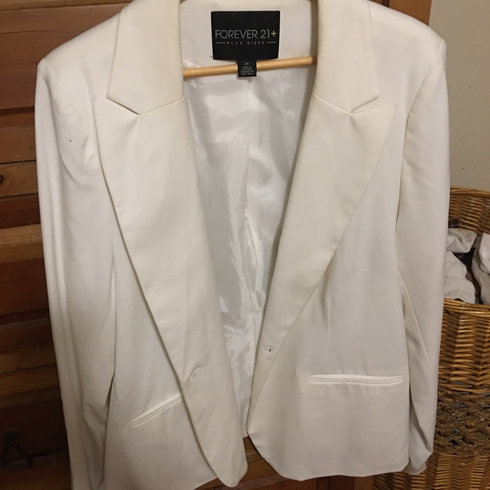 Womens 2XL/3XL ABOUT 40 ITEMS SHIRTS PANTS DRESSES